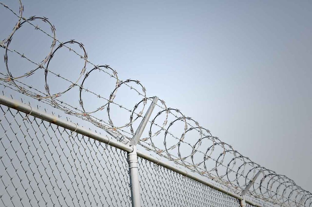 Förödmjukande och mentalt härdande att vårdas i rättspsykiatrin