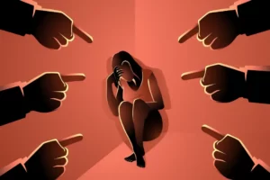 Pekande på en kvinna sittande i ett hörn