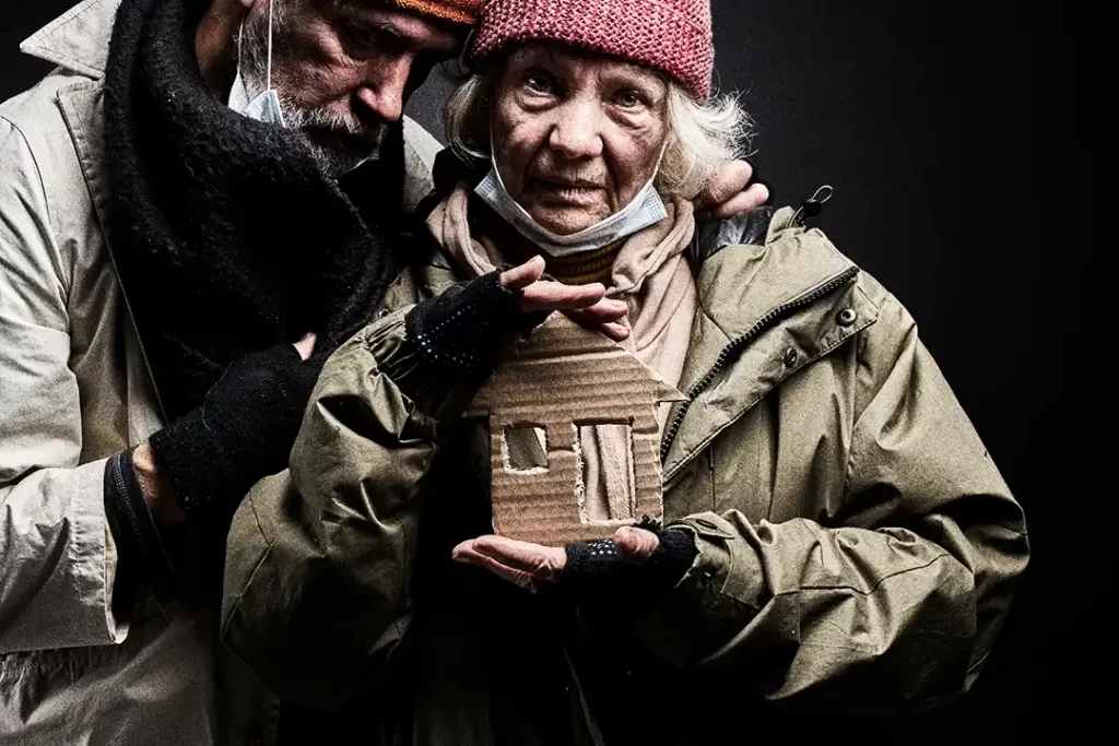hemlös kvinna längtar efter en bostad