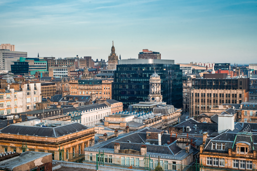 Gamla och nya byggnader i Glasgow från ovan