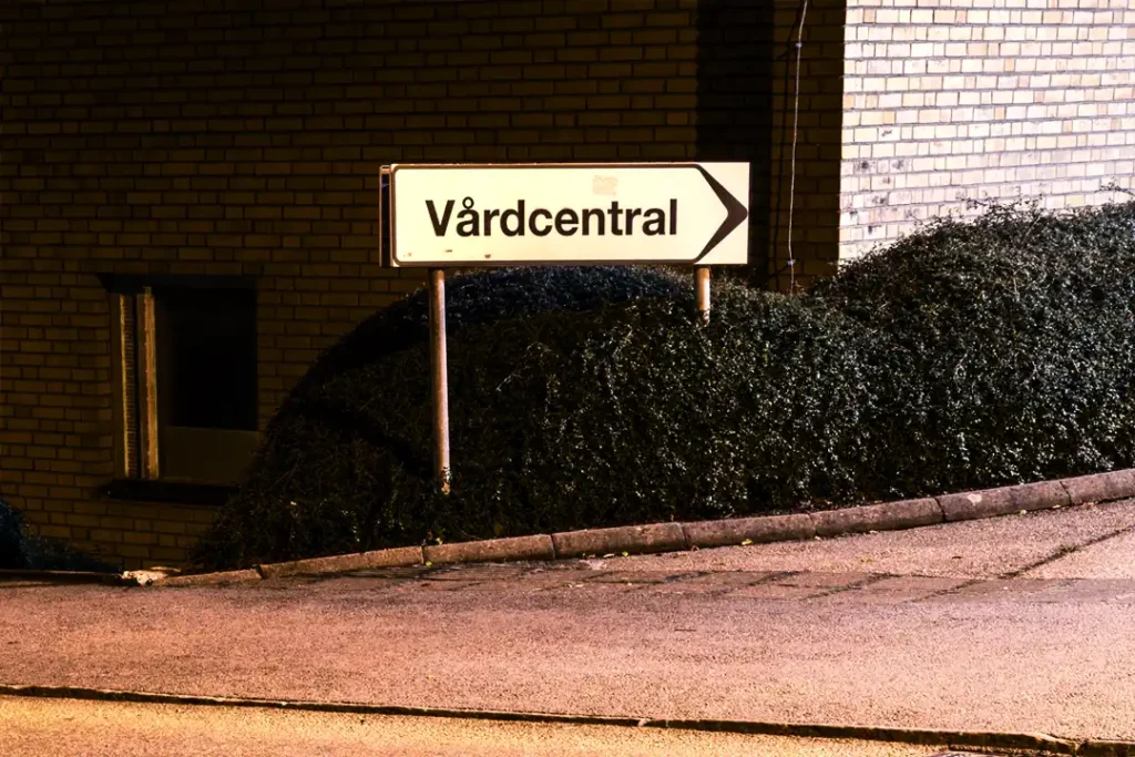 Skylt som visar till Vårdcentral