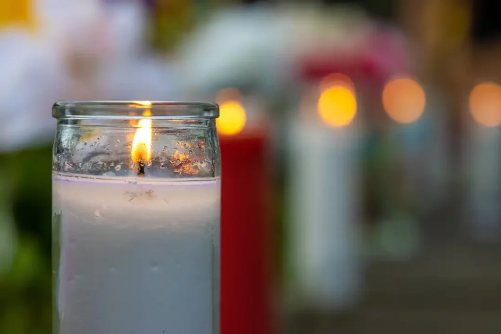 Tända ljus efter en tragisk händelse